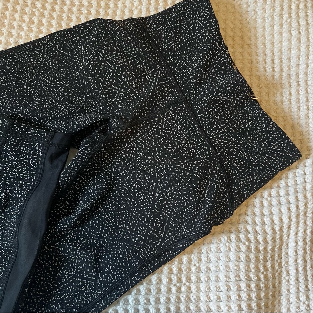 Lululemon Train Times 7/8 Pant 25"
Night View White Black / Black - Picture 2 of 6